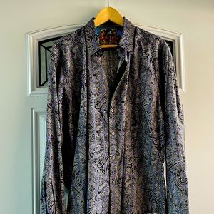 Beautiful like new Robert Graham shirt size large